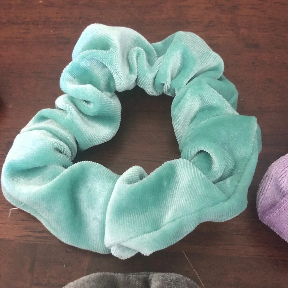 Women’s Velvet Hair Scrunchie Set
